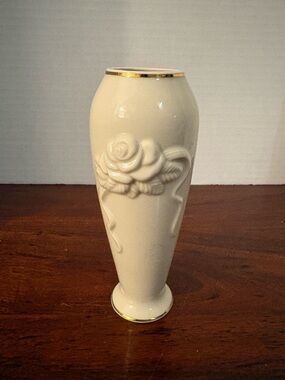 LENOX Rose Blossom Vase Ivory Porcelain With 24K Gold Trim  7 1/2” Tall
